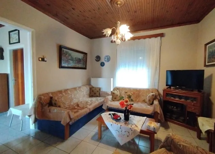 Giannis House