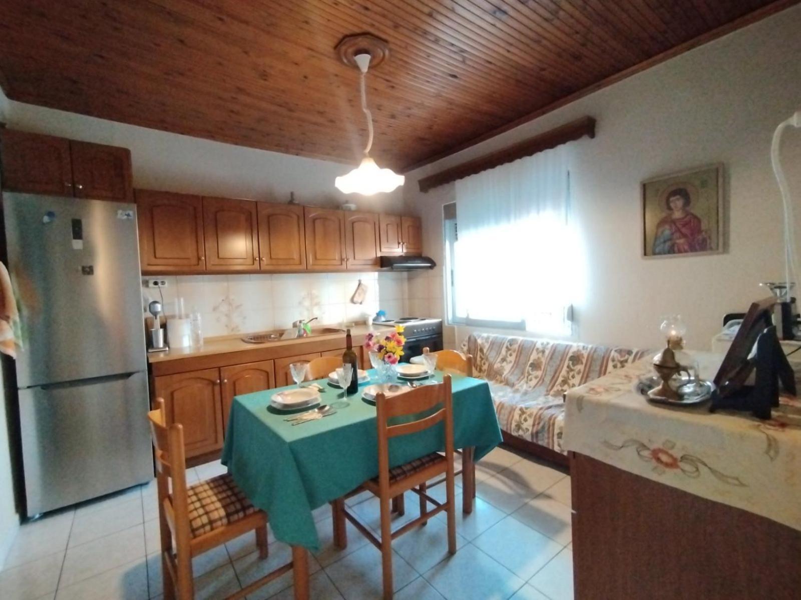 Giannis House