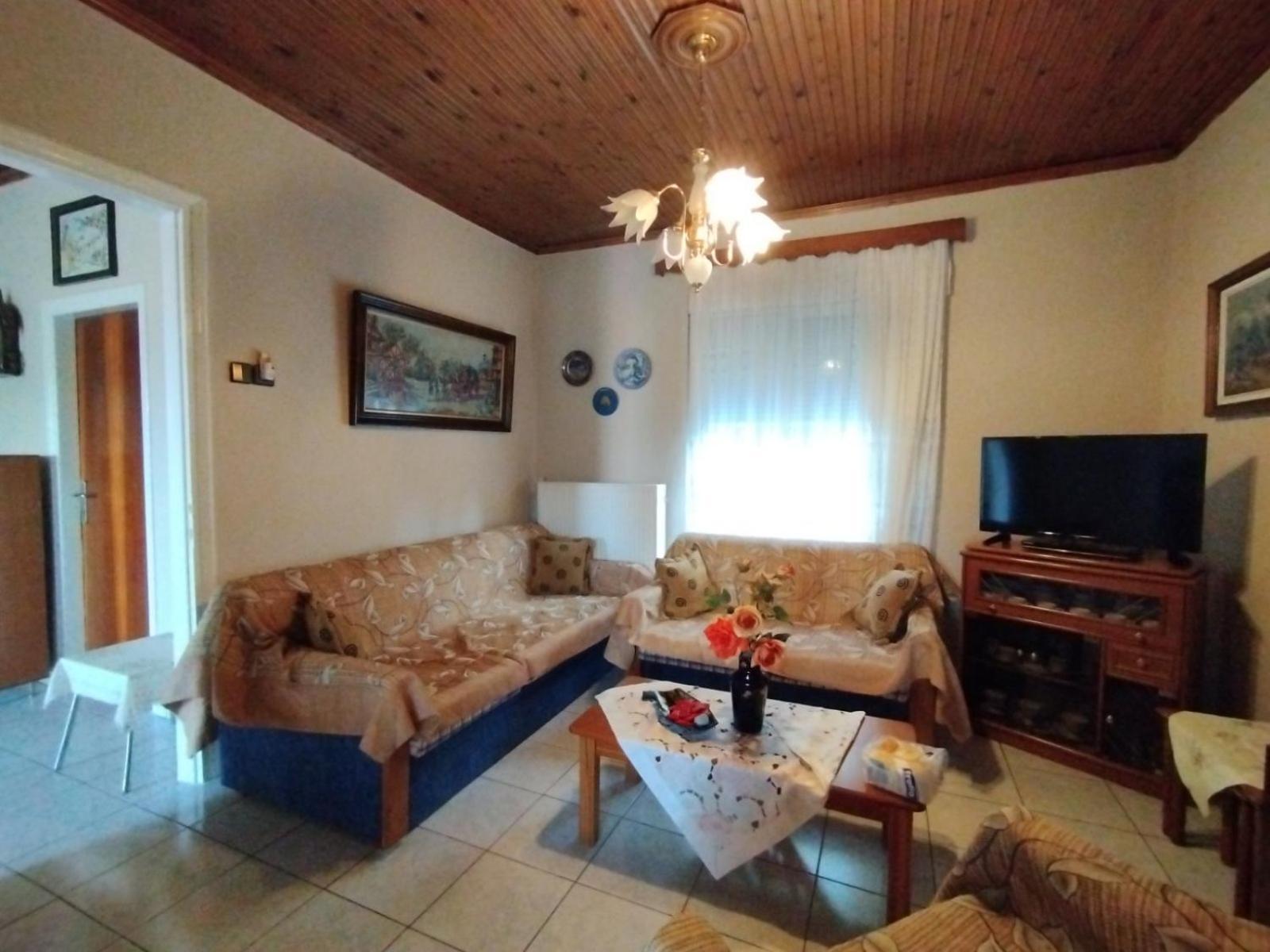 Giannis House *