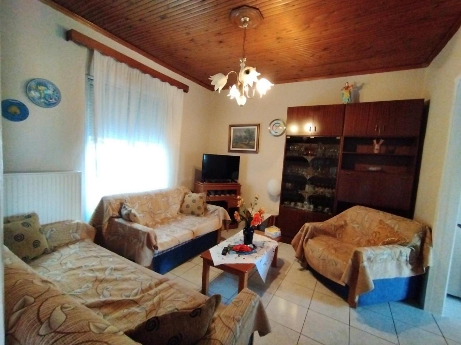 Giannis House *